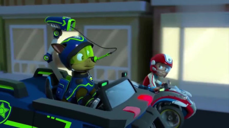 汪汪队立大功：毛毛梦游，它不仅在街上玩滑板，而且还在海里冲浪