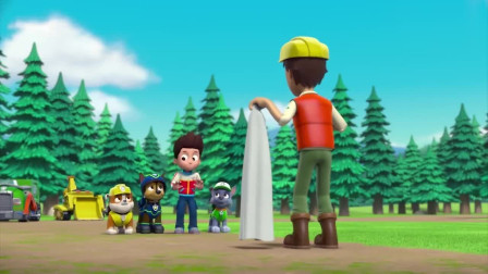 汪汪队：杰克说他听到一声巨响就用白色的布盖住了自己。