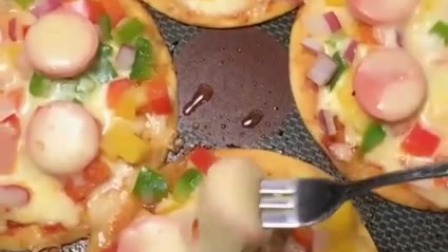 这视频火了，10秒教你做自制饺子皮披萨，看完直流口水