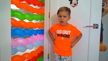 萌娃小可爱用气球堵住了哥哥的房间，一萌娃：哈哈，知道宝宝的厉害了吧