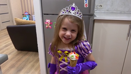 萌娃小可爱：冰淇凌不能吃太多，会肚子痛的