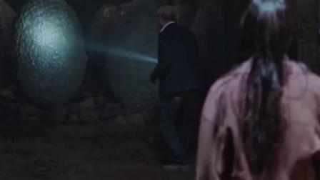 为逃出生天，将他人当作垫脚石，人心比怪物更可怕