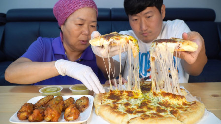 韩国兴森一家三口：和妈妈一起吃芝加哥披萨，满满的芝士~妈妈的最爱！