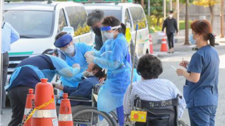 韩国一医院暴发集体感染：52人确诊新冠 其中43人为患者