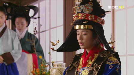 韩剧宫：韩国皇宫结个婚也很是麻烦，不仅头戴重斤，还得走来走去