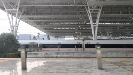 G7542次进上海虹桥站
