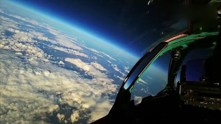 米格-31在太空边境执行飞行任务，网友：差一点就出地球了