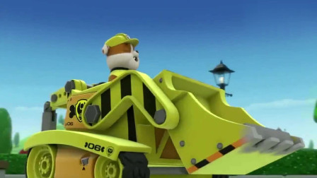 汪汪队立大功：毛毛玩足球，结果被球玩，也只能这样了