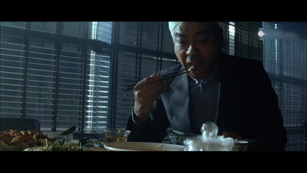 神探：看刘青云吃饭太香了！红烧翅蒸条鱼，再来半只炸子鸡！