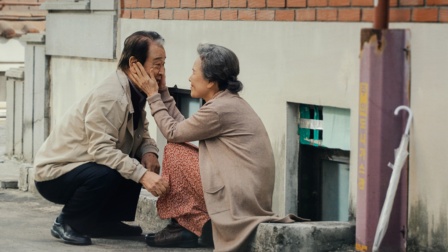70岁老夫妻患上老年痴呆，却遭儿子嫌儿媳弃！