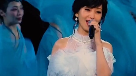 赵雅芝深情演唱一首经典老歌《天也不懂情》你还记得那个为爱不顾一切的白蛇吗？满满的回忆