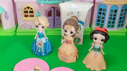 王后良心发现对白雪真好#白雪公主  #玩具