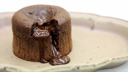 巧克力熔岩蛋糕（升级版）：优化经典配方