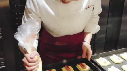 网红热狗面包，做法特别简单，看完你学会了吗？