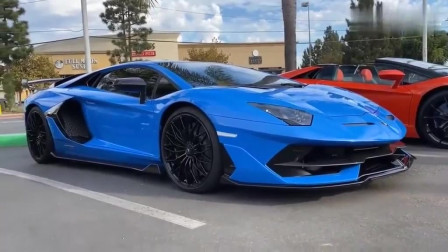 看這輛蘭博基尼aventador svj