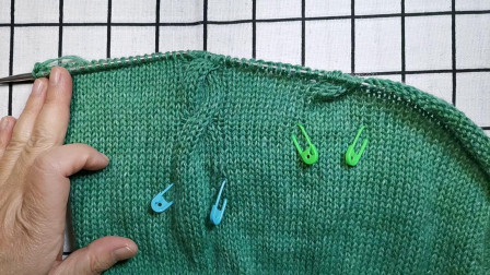 女士休闲毛衣，前片编织教程三，两个麻花的编织方法，新手易学图解视频