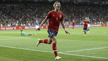 实况2020天梯赛4 托雷斯一球两助4：1掀翻对手！