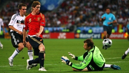 实况2020天梯赛4 托雷斯再度上演帽子戏法！皮耶罗鲁梅尼格各进一球！