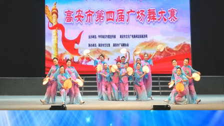 摇着蒲扇的广场舞《唱北京》唱出中国人的幸福生活，欢快养眼舒心