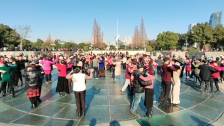 哇！元月1日宁波最有名（中山广场）今天的广场舞实在太壮观！