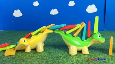 幼儿益智玩具学颜色，给孩子们开箱恐龙宝宝米诺骨牌玩具
