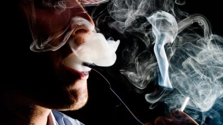 国外大神花式吐烟圈,简直不要太绚丽!