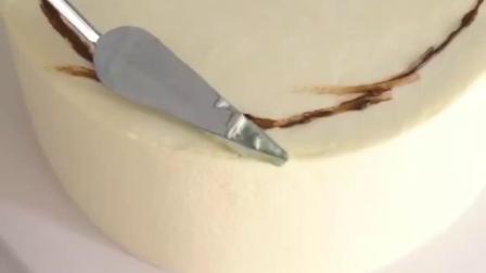 一款奶油霜和豆沙相结合的刮刀花蛋糕