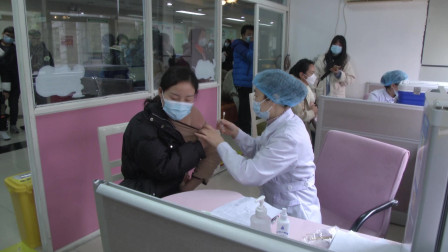 成都市武侯区玉林社区卫生服务中心，开始了新冠病毒疫苗首针接种