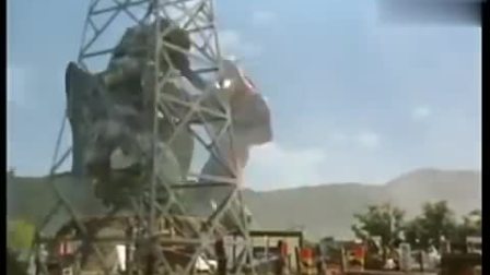 戴拿奥特曼：戴拿一招失误，居然被怪兽咬到了脚，这下直接被重击
