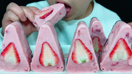 吃冰冻草莓慕斯冰淇淋蛋糕，听不一样的咀嚼音！