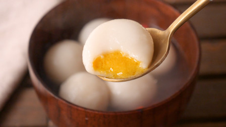 今天才知道，咸蛋黄也可以做汤圆，咸香味美，比黑芝麻汤圆更好吃