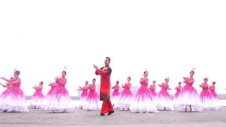 灯火里的中国，青春婀娜，胸怀辽阔。郑州皇后舞蹈成人中国舞培训