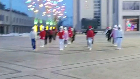黑龙江省勃利广场操练快乐之舞健身操第十七套。