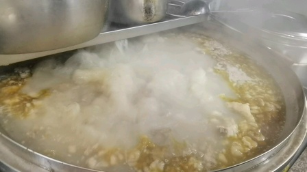 贵州金香林遵义羊肉粉培训总店，自己亲自制作一锅浓浓的羊肉汤