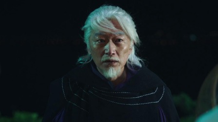 秦放为白英挡下重击，白英带司藤逃跑