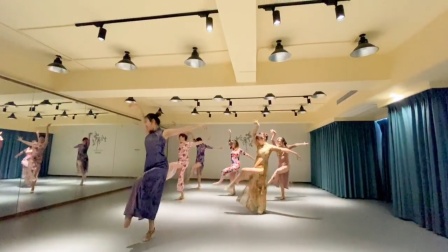 小雨老师原创古典舞《栀子花白兰花》，穿着旗袍跳古典，好看！
