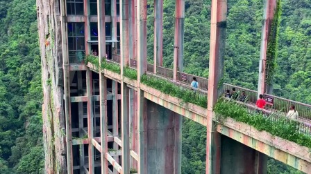 广东韶关云门山瀑布观景电梯，168米云上飞瀑，网红打卡地！