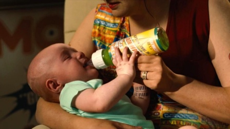 500年后，婴儿不喝奶，只喝饮料，人类智商退化，一部讽刺电影