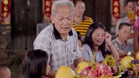 中国节日 客家人土围楼敬月光，吃柚子大联欢享亲情