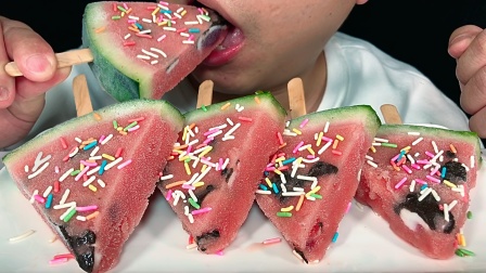 吃冰冻西瓜冰淇淋，听西瓜冰淇淋的声音！