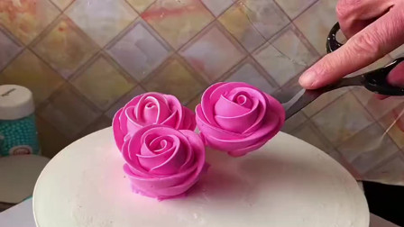学会了师傅這招后，只需要3妙招，就可以制作出来一个蛋糕玫瑰花！