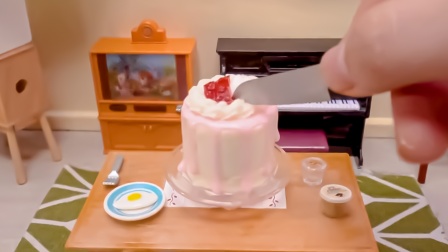哇！看起来好美味的草莓蛋糕，究竟是怎么做出来的呢？