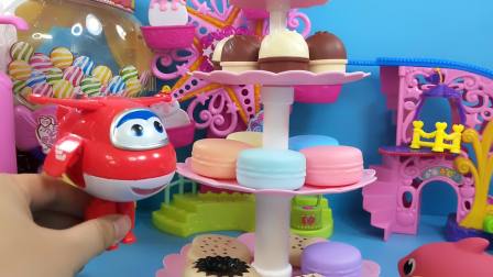 玩具故事：乐迪冰淇淋甜品蛋糕店，鲨鱼宝宝挑战马克龙叠叠乐