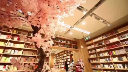 河北省新华书店联合河北新闻网推出线上读书栏目《阅见》，一起跟随主播静享阅读，汲取向上的力量。
