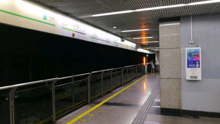 上海地铁2号线（536）青鱼版汇添富基金广告车