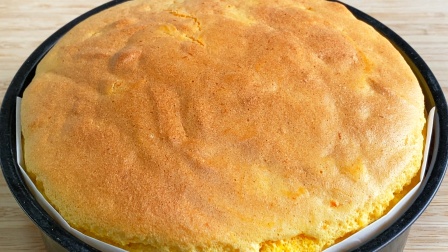 南瓜蛋糕，半个南瓜加6个鸡蛋，在家做出柔软香甜的戚风蛋糕