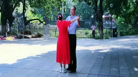红舞狂广场舞双人舞中三《等一等爱》（2021.9.12）