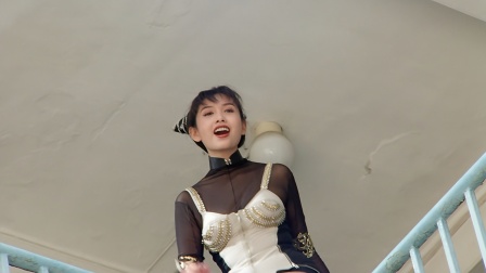 一部以街头霸王为主题的科幻片，却集齐了天王级男神和女神《二》