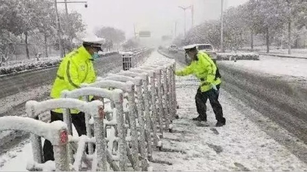 内蒙古通辽遭遇特大暴雪：学校停课 机场关闭