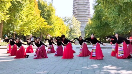 完整版《忘川的河》芳芳原创藏族舞，北京三好舞蹈队蓝天队长率：遇见、河流、梅园、不负今朝等15人在玲珑广场集体演绎，2021年10月17日